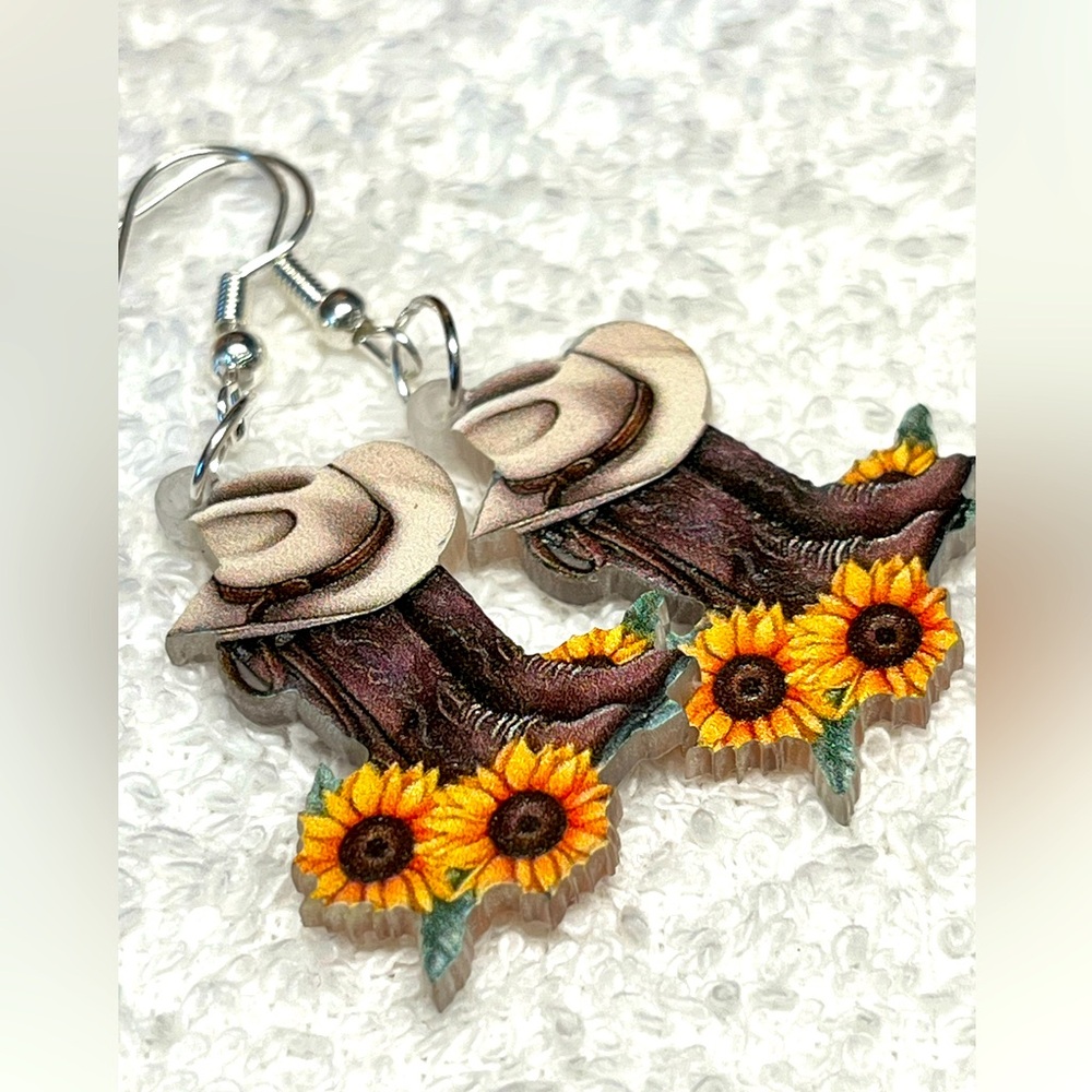 2/20 Acrylic cowgirl BOOTS/sunflower earrings, NEW